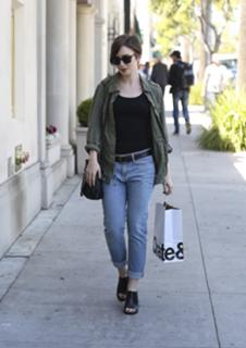 Lily Collins feet photo thumbnail