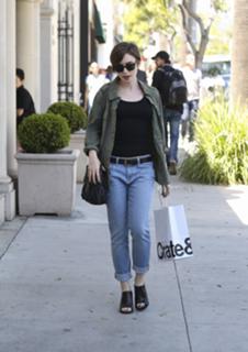 Lily Collins feet photo thumbnail