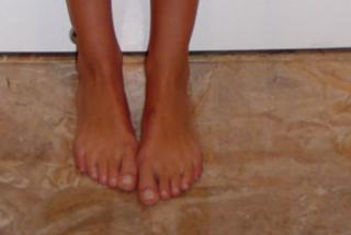 Nina Agdal feet photo thumbnail