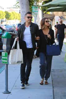 Jessica Alba feet photo thumbnail