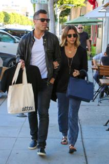 Jessica Alba feet photo thumbnail