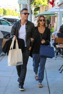 Jessica Alba feet photo thumbnail