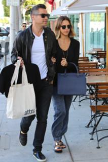 Jessica Alba feet photo thumbnail