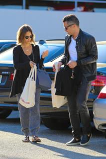 Jessica Alba feet photo thumbnail