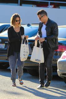 Jessica Alba feet photo thumbnail