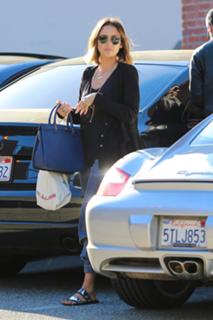 Jessica Alba feet photo thumbnail