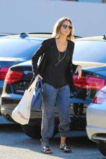 Jessica Alba feet photo thumbnail