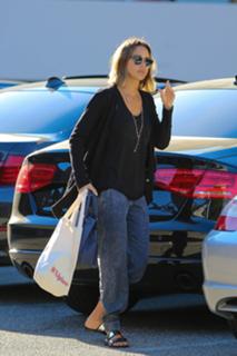 Jessica Alba feet photo thumbnail