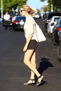 Maggie Grace feet photo thumbnail