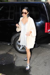 Vanessa Hudgens feet photo thumbnail
