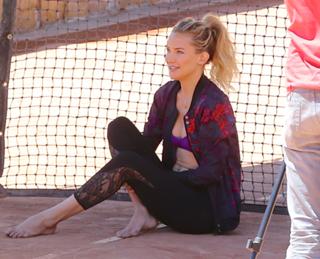 Kate Hudson feet photo thumbnail