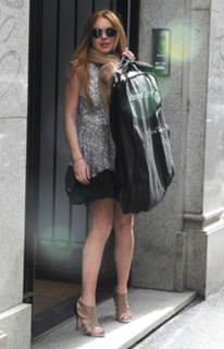 Lindsay Lohan feet photo thumbnail
