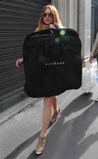 Lindsay Lohan feet photo thumbnail