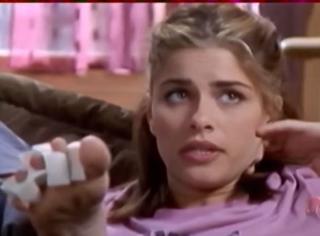 Amanda Peet feet photo thumbnail