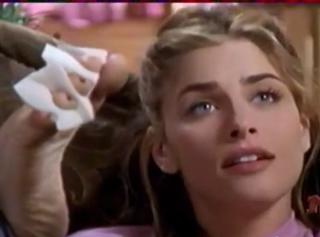 Amanda Peet feet photo thumbnail