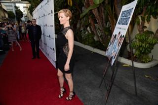Elizabeth Banks feet photo thumbnail