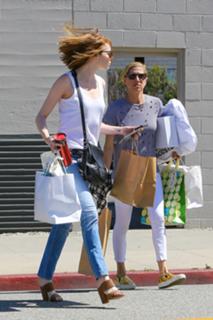 Emma Stone feet photo thumbnail