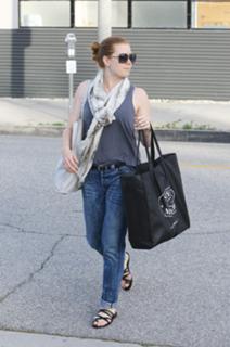 Amy Adams feet photo thumbnail