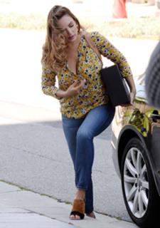 Kelly Brook feet photo thumbnail
