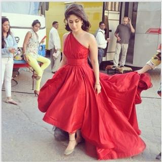 Kareena Kapoor feet photo thumbnail