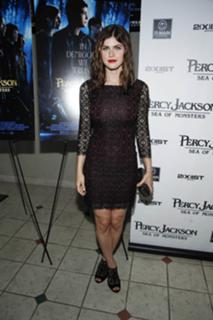 Alexandra Daddario feet photo thumbnail