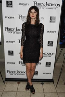 Alexandra Daddario feet photo thumbnail