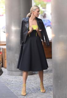Karolina Kurkova feet photo thumbnail