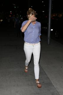 Reese Witherspoon feet photo thumbnail