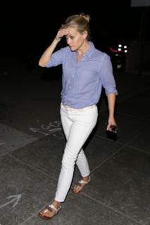 Reese Witherspoon feet photo thumbnail