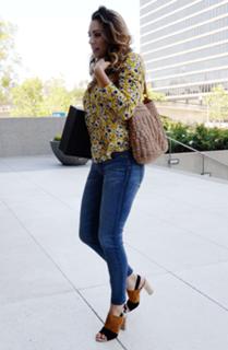 Kelly Brook feet photo thumbnail