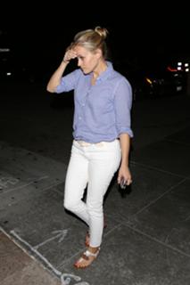 Reese Witherspoon feet photo thumbnail