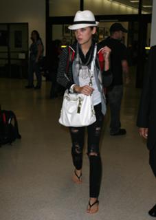 Jessica Stroup feet photo thumbnail