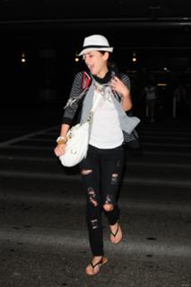 Jessica Stroup feet photo thumbnail