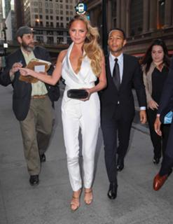 Chrissy Teigen feet photo thumbnail