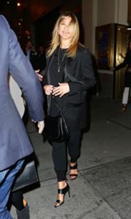 Jennifer Aniston feet photo thumbnail