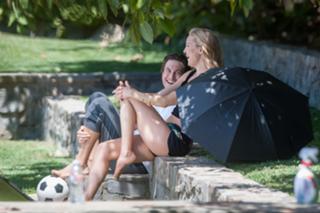 Kate Hudson feet photo thumbnail