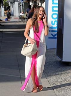 Olivia Culpo feet photo thumbnail