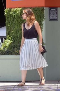 Minka Kelly feet photo thumbnail