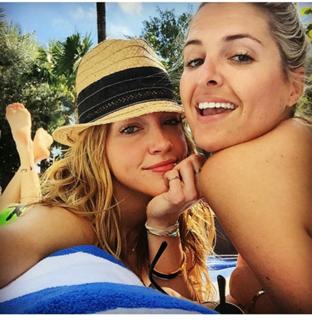 Katie Cassidy feet photo thumbnail