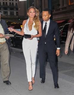 Chrissy Teigen feet photo thumbnail