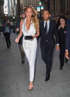 Chrissy Teigen feet photo thumbnail