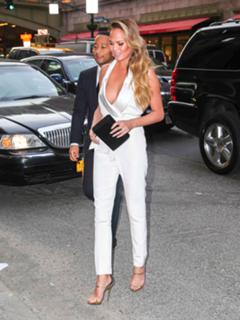 Chrissy Teigen feet photo thumbnail