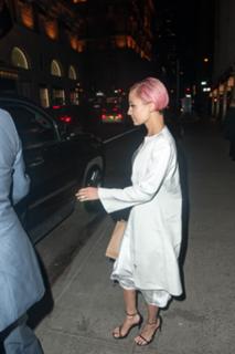 Nicole Richie feet photo thumbnail