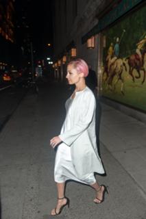 Nicole Richie feet photo thumbnail