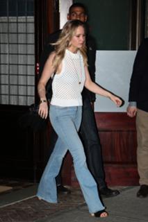 Jennifer Lawrence feet photo thumbnail