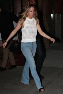 Jennifer Lawrence feet photo thumbnail