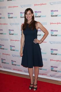 Jennifer Garner feet photo thumbnail