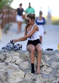 Chantel Jeffries feet photo thumbnail