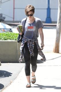Lily Collins feet photo thumbnail