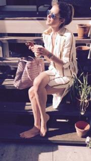 Doutzen Kroes feet photo thumbnail